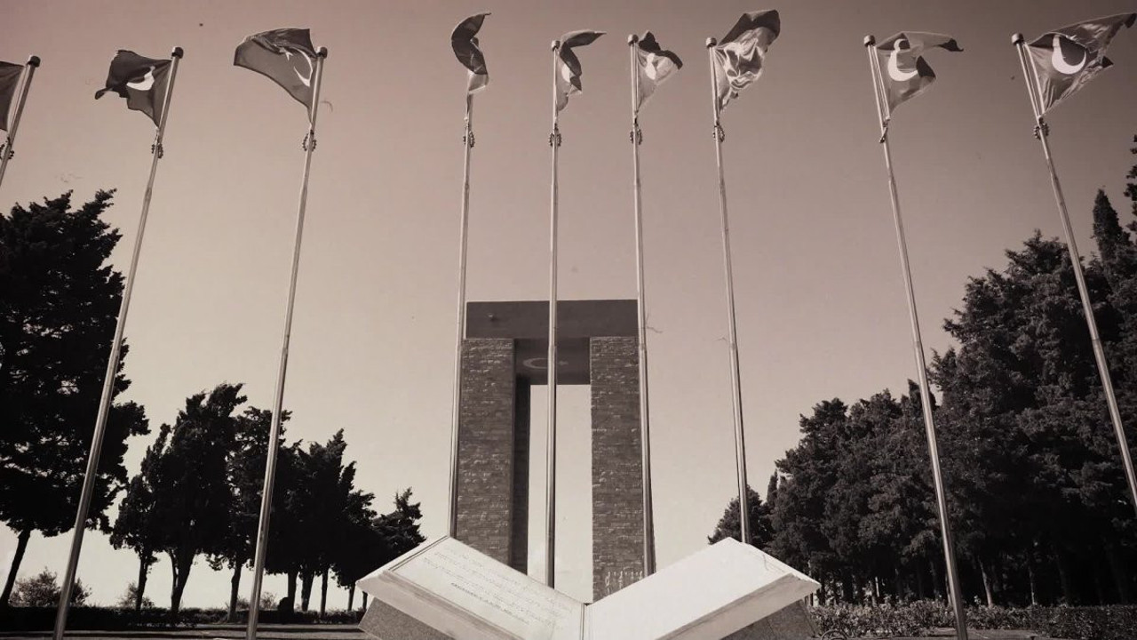 Müsavat Dervişoğlu'ndan göz dolduran Çanakkale Zaferi mesajı