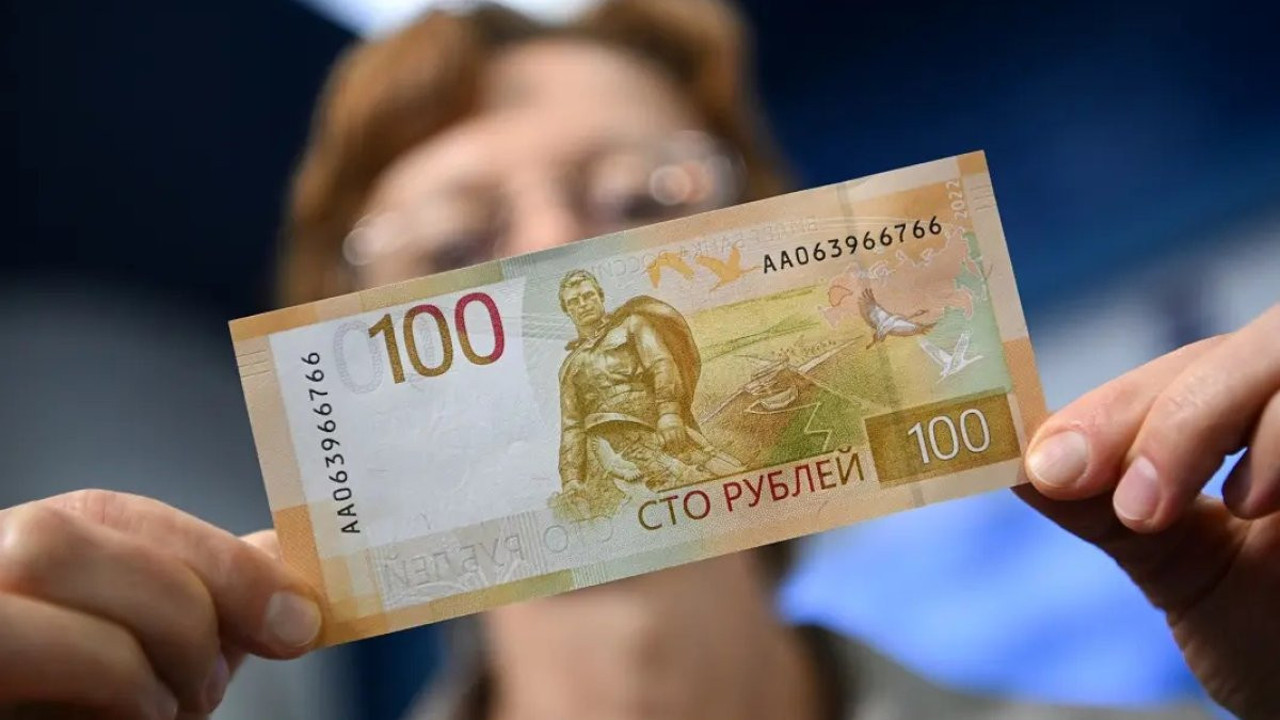 Ruble son 22 ayın zirvesine ulaştı