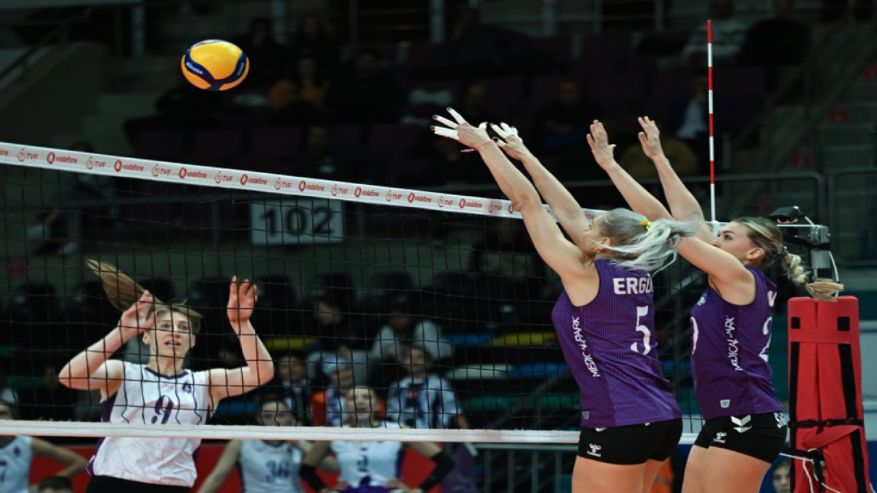 Voleybol Vodafone Sultanlar Ligi'ne veda ettiler!