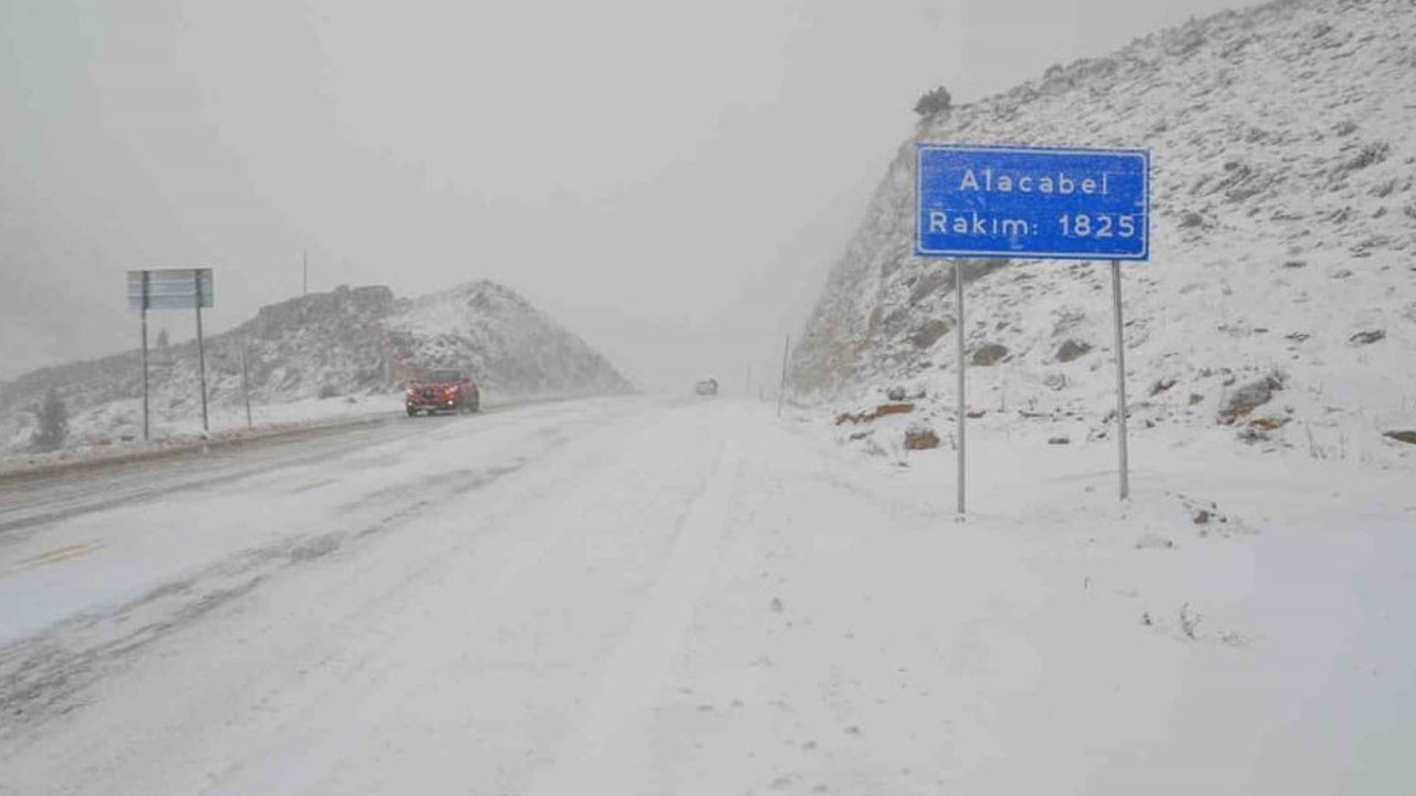 Antalya'da kar yağışı