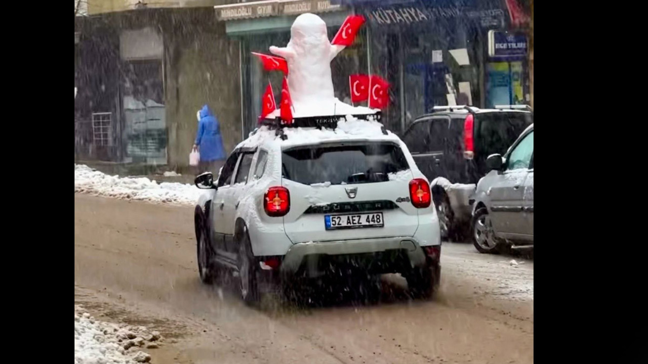 Kardan adama şehir turu attı