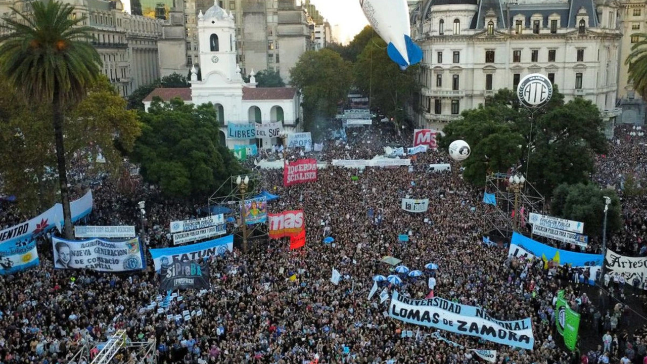 Arjantin'de 49 yıl önceki askeri darbe nedeniyle yürüyüş düzenlendi