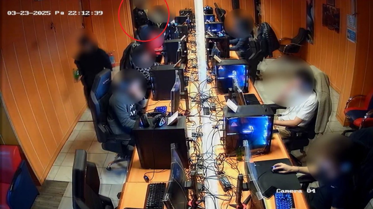 Bu kadarı da pes! Arkadaşının asılı montundan para çaldı