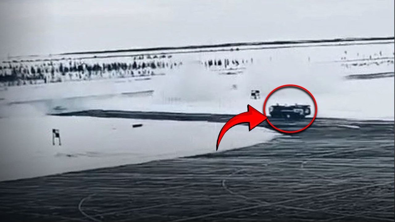 İniş takımı kırıldı! Pistten çıkan kargo uçağı kara saplandı