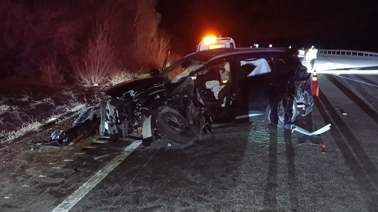 Sivas’ta feci Kaza: Otobüs ve otomobil çarpıştı: 10 Yaralı