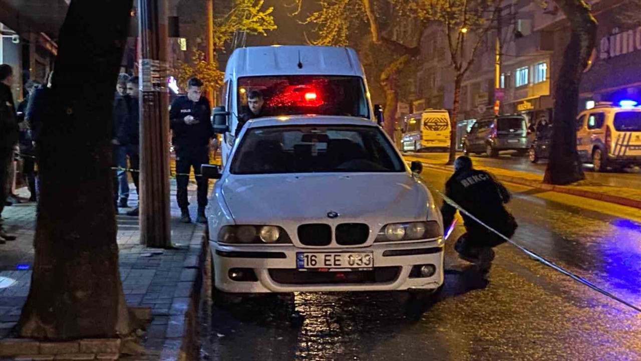 Otomobile 7 el ateş etti! Mezarlıkta yakalandı