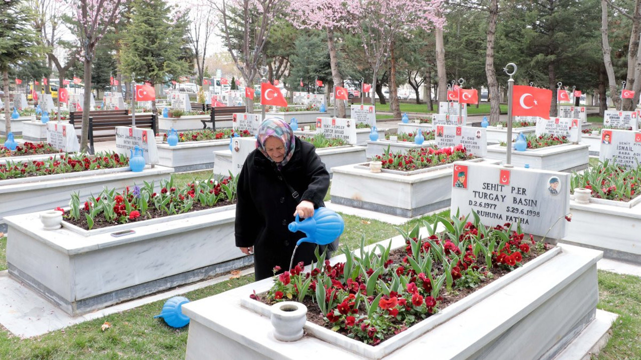 Kayseri'de bayram arifesinde şehitlik ziyareti
