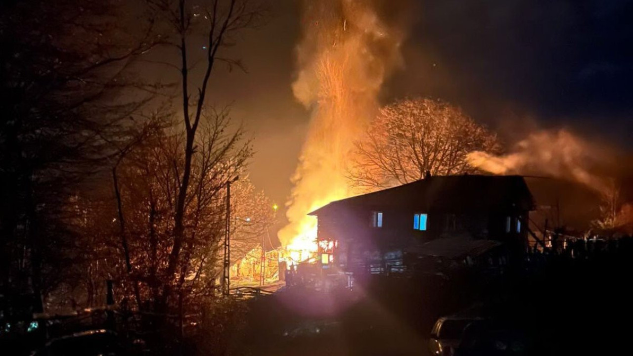 Yaşlı kadının yalnız yaşadığı ev yanarak kül oldu