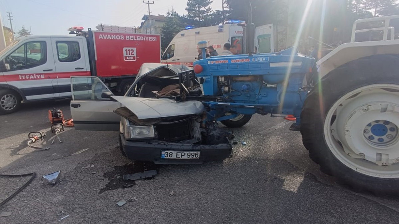 Nevşehir'de korkunç kaza: Traktör ile otomobil kafa kafaya çarpıştı 1 ölü, 3 yaralı