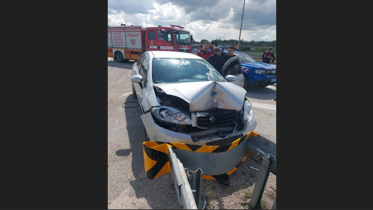 Balıkesir’de kaza! Demir bariyerlere çarptı: 1 yaralı