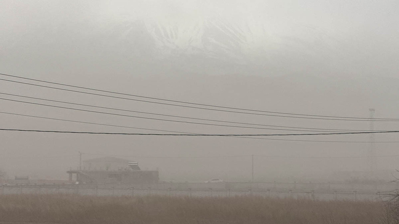 Iğdır’da toz bulutları hayatı felç etti