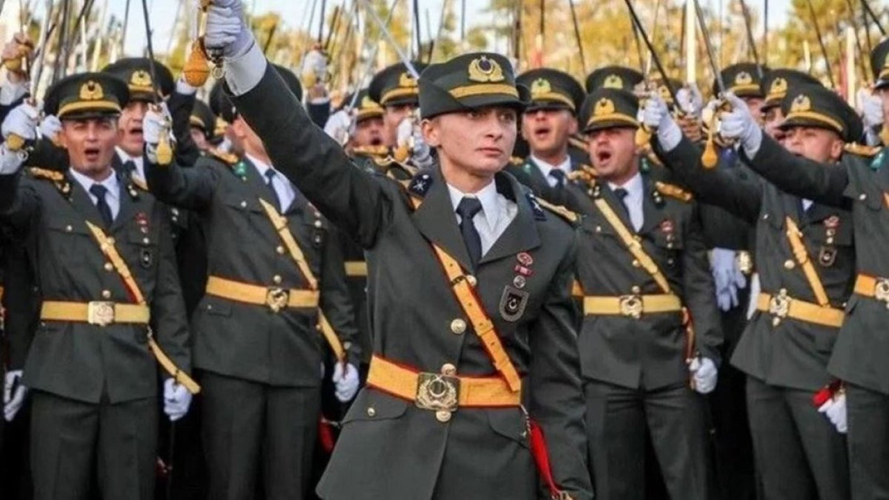 İhraç edilen Teğmen Ebru TSK'ya geri dönüş davası açtı!