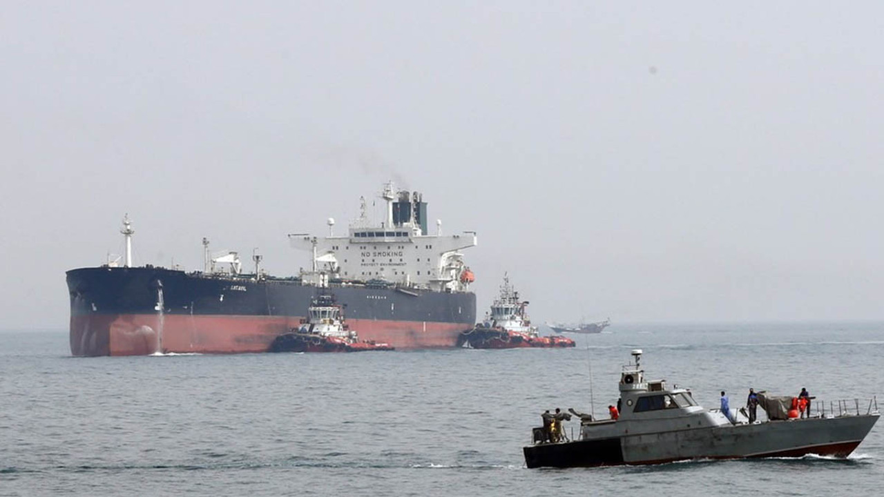 Basra körfezinde kaçak akaryakıt operasyonu! 3 milyon litre akaryakıt ele geçirildi