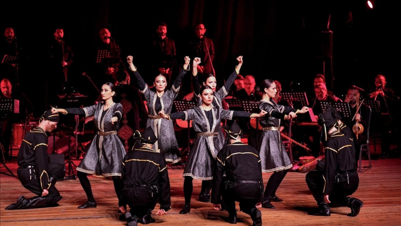 İzmir'den Türk dünyasına sanat yolculuğu! İşin uzmanları yorumluyor