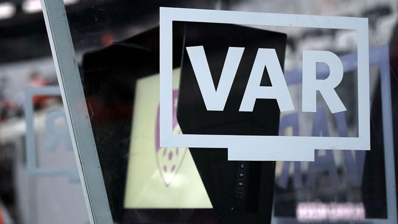 Beşiktaş - Galatasaray derbisinin VAR konuşmaları açıklandı