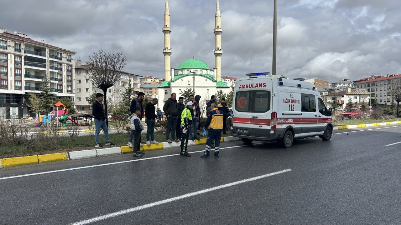 Yolun karşısına geçmeye çalışıyordu! Canından oldu