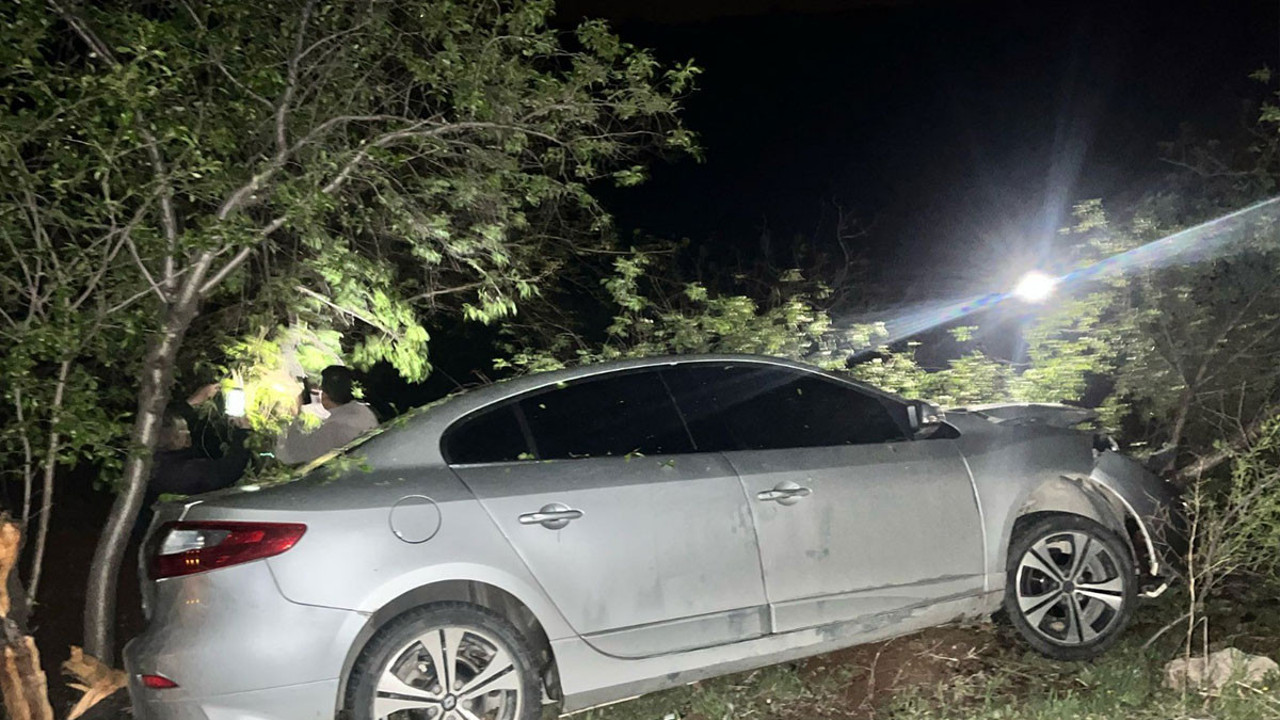 Adıyaman'da otomobil şarampole yuvarlandı