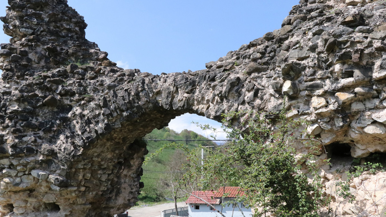 Düzce’de tarihi zenginliği ortaya çıkardı: Su kemerlerinin kalıntıları ilgi görüyor