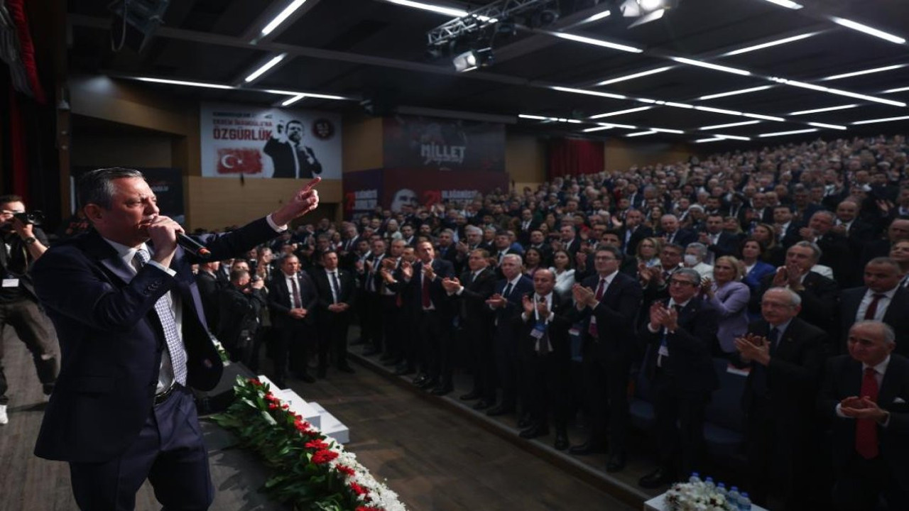 Özgür Özel'den 12 isme çizik!