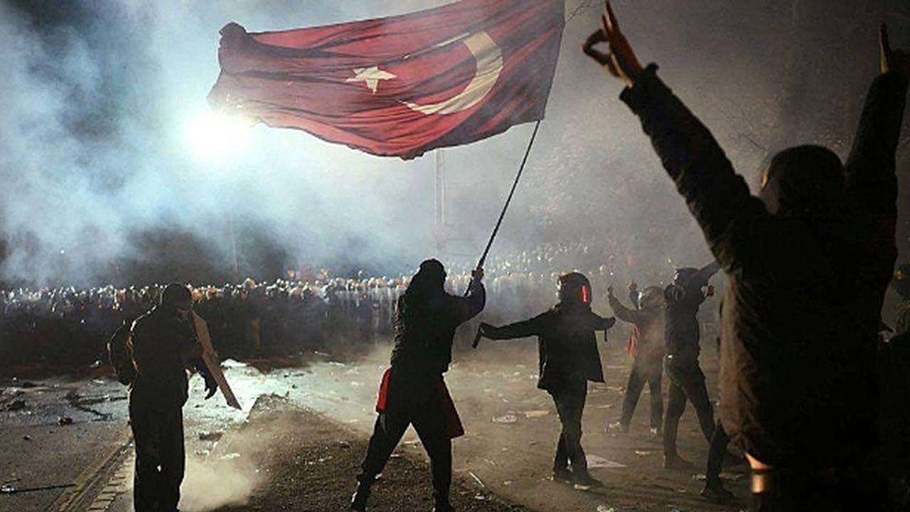 Ünlü yazardan bomba iddia… 139 tutuklu öğrenci için gündemi sarsacak istek!