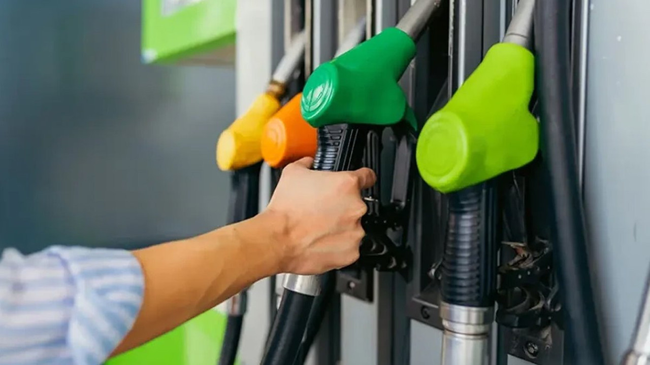 Sürücüler bu gece yarısı ters köşe olacak! Akaryakıt istasyonuna gidecekler 'başımıza taş yağacak' diyecek