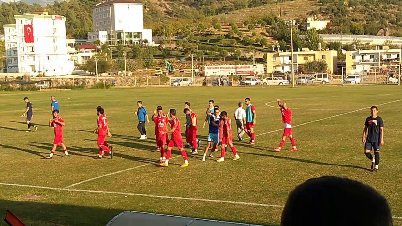 Tek maç oynadı 6 sarı 3 kırmızı kart gördü