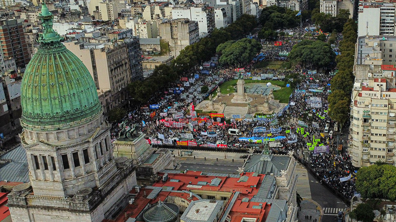 Emekli maaşları için sokağa döküldüler!