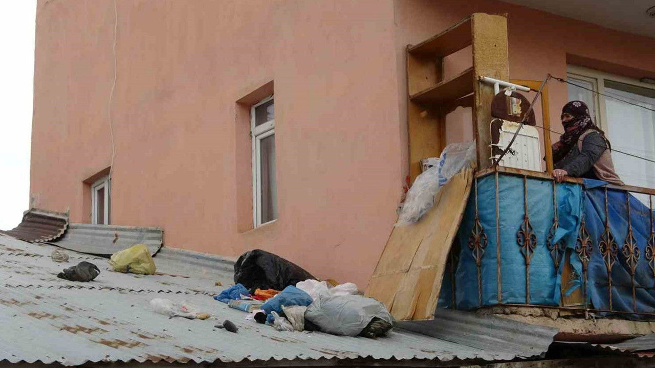 Bayburt’ta sağanak ve fırtına! Her şey uçtu