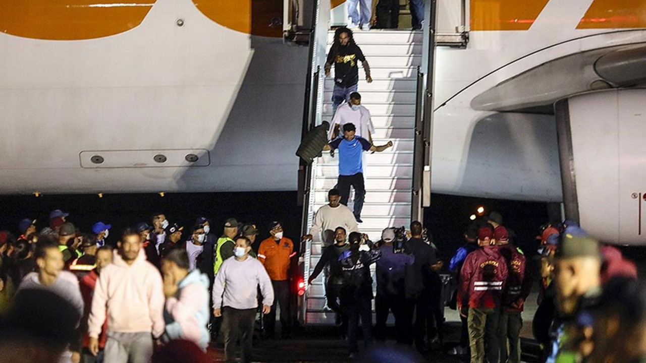 Sınır dışı edilmişti! Göçmenler ülkesine ulaştı