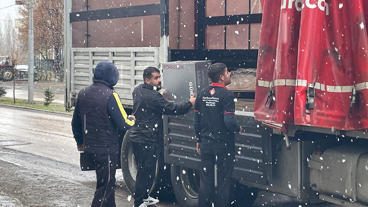 Malazgirt’te Nisan sürprizi: Her yer kar