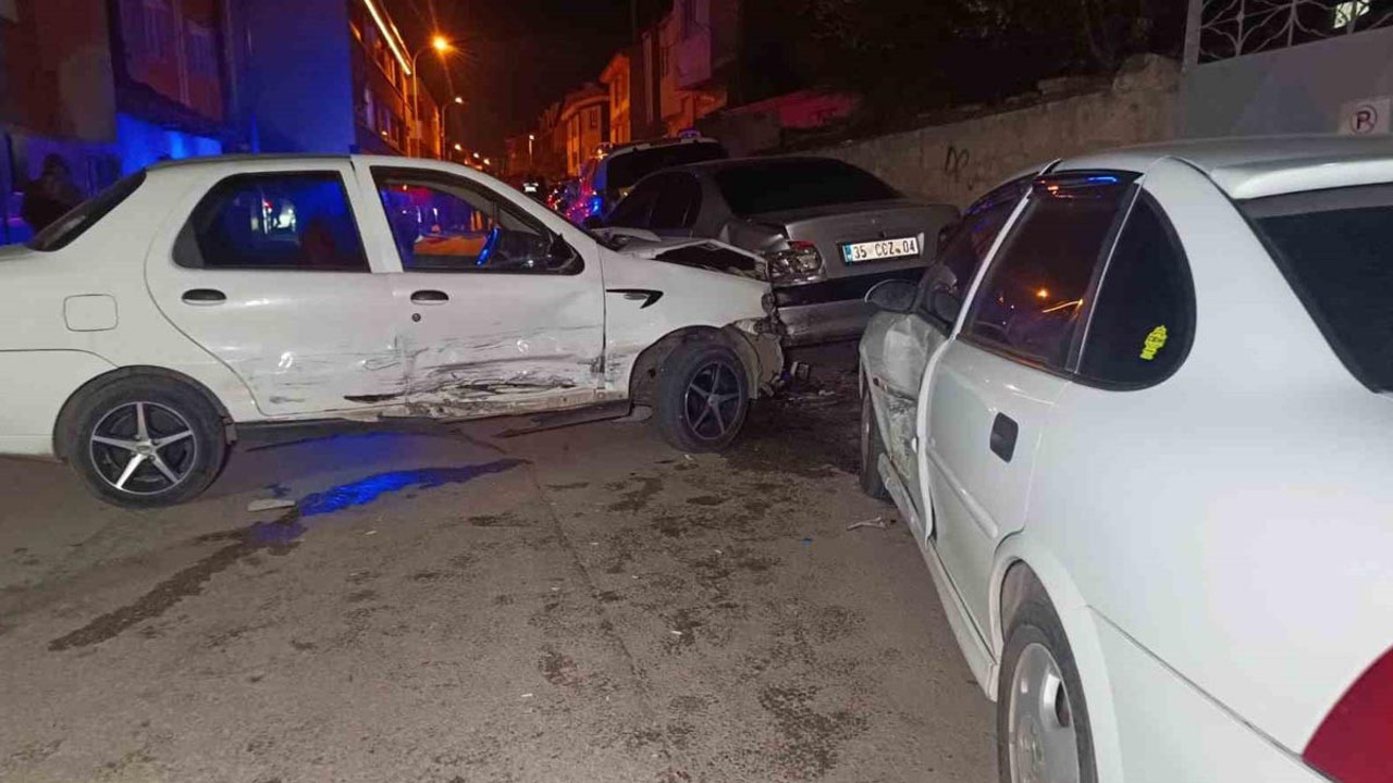 Eskişehir’de zincirleme kaza: Savrulan araç 4 aracı hurdaya döndürdü