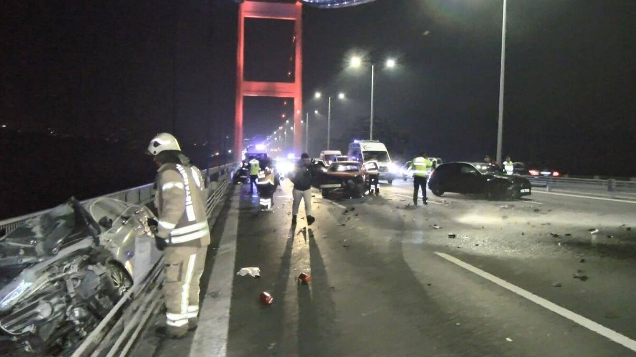 TEM'de zincirleme kaza! 4 araç birbirine girdi