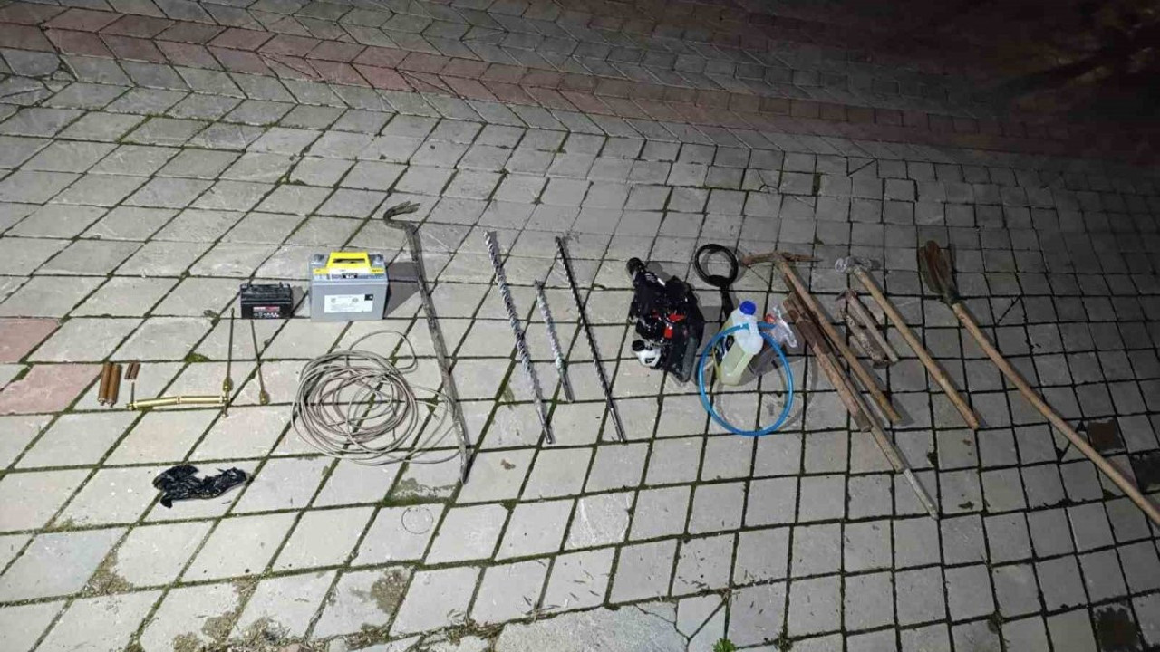Jandarmadan kaçak kazı yapan definecilere baskın!