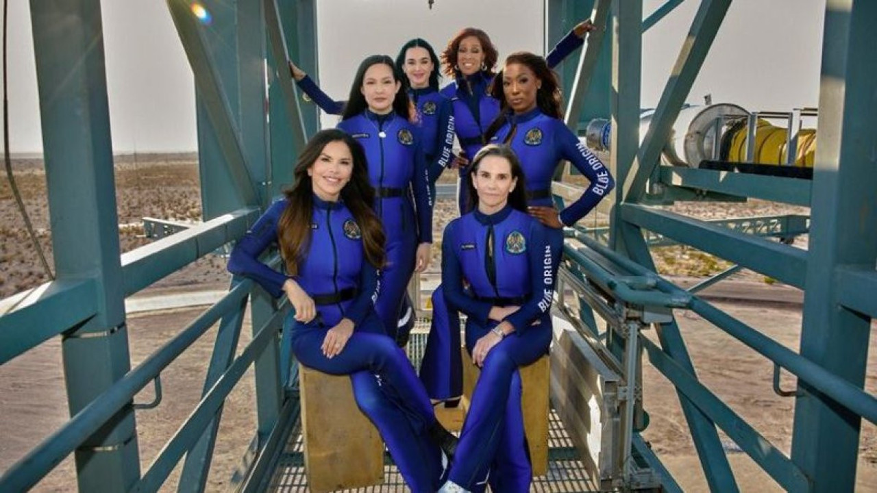 Altı kadından oluşan mürettebat ilk uzay uçuşunu tamamladı! Sadece 8 dakika sürdü