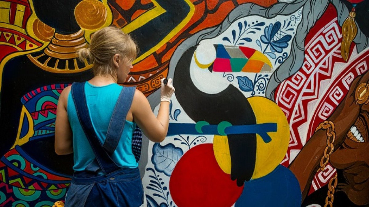 Duvarlarda genç nefes! Sokak sanatı şehirleri canlandırıyor