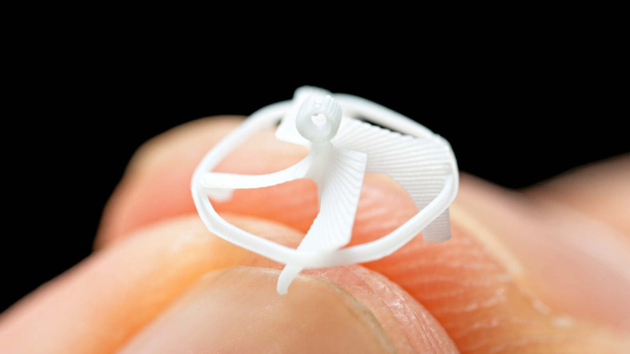 Dünyanın en küçük uçan robotu! Çapı 1 santimetreden küçük...