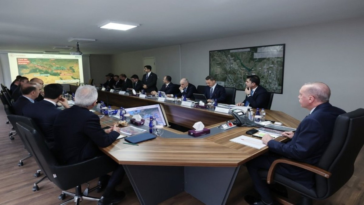 Kanal İstanbul'un tüm detaylarını Erdoğan'a anlattılar. 'Çılgın proje' yeniden tartışmaların merkezine oturdu