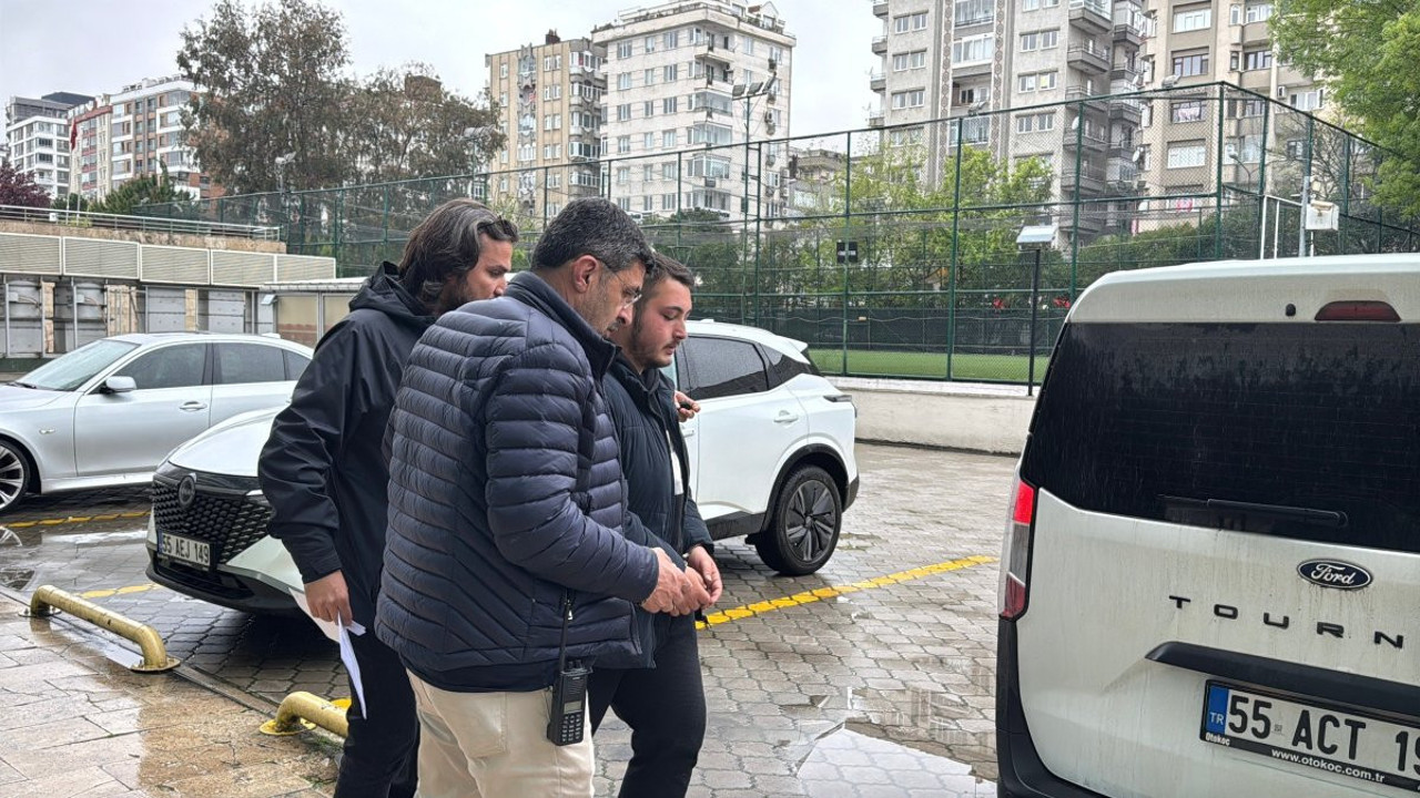 Kız arkadaşına baktığını iddia ettiği kişiyi bıçakla yaraladı