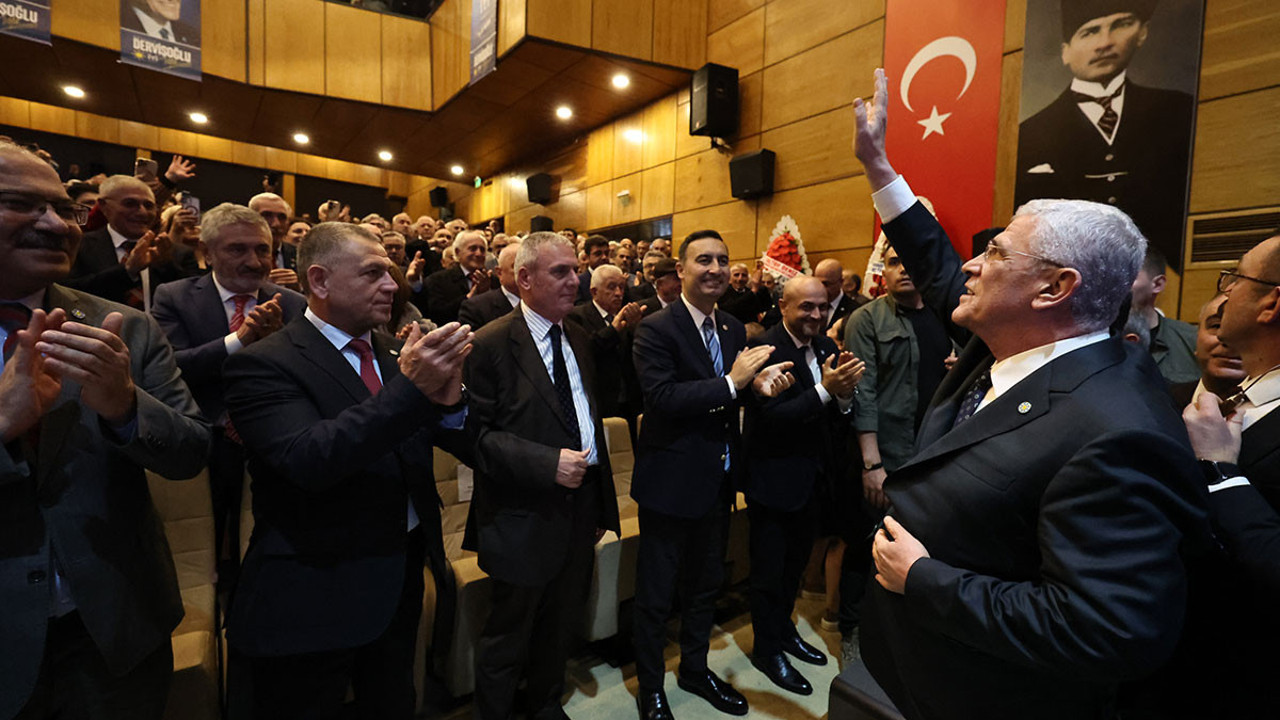 Müsavat Dervişoğlu'ndan Rize'de merkez siyaset çıkışı