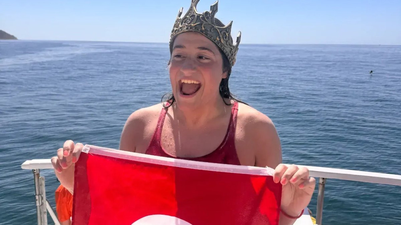 Yüzücü Aysu Türkoğlu tarihe geçti