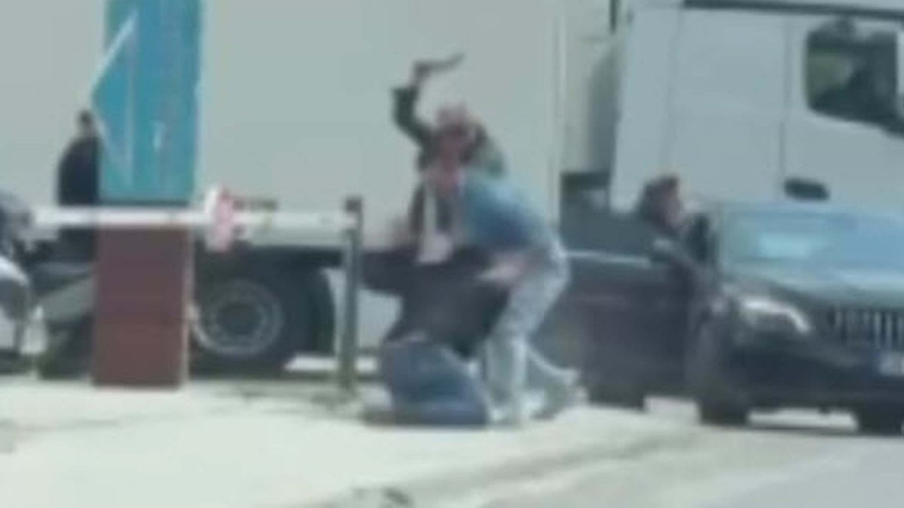 İzmir'de trafik magandası satırla saldırdı!