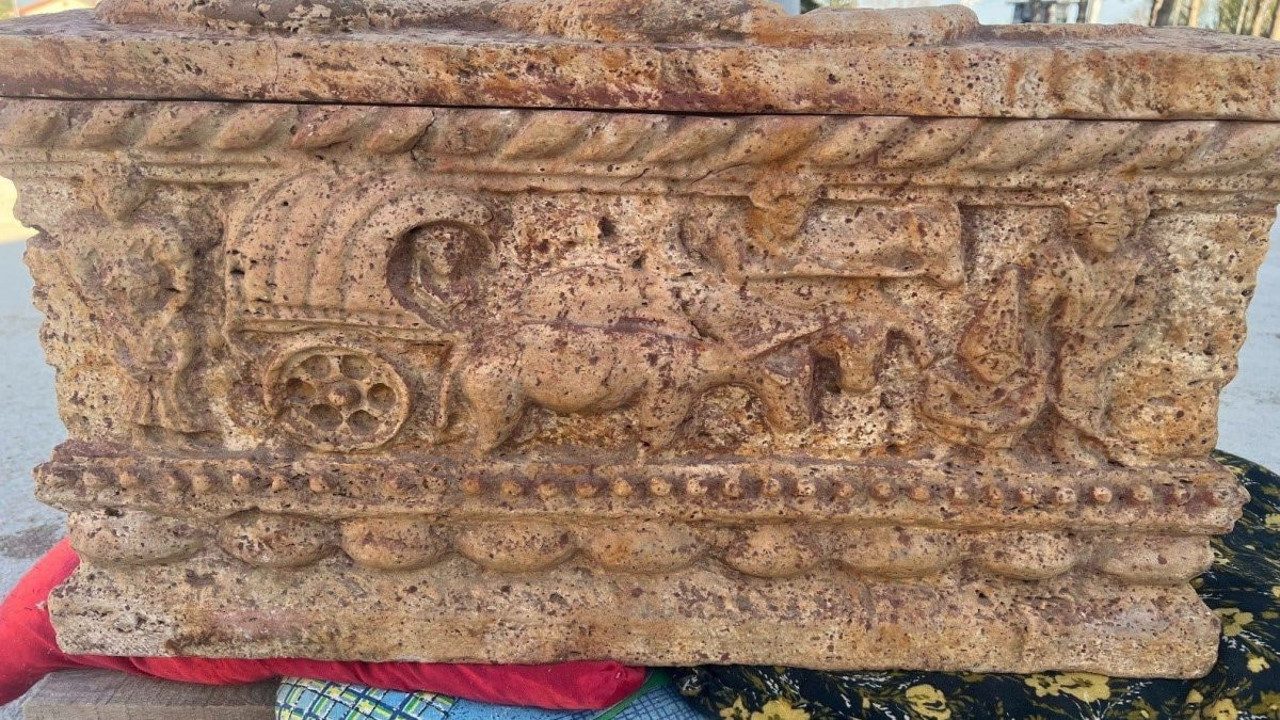 Amasya’da Roma dönemine ait mini lahit ele geçirildi