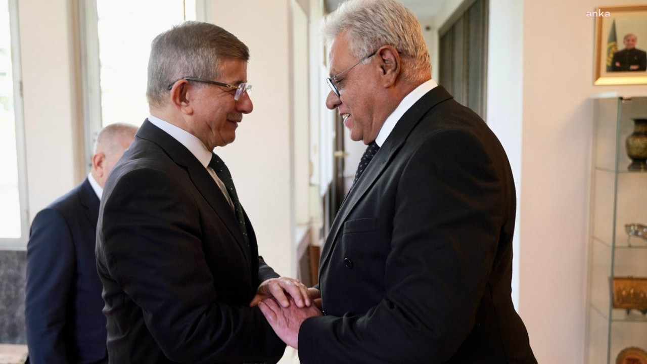 Ahmet Davutoğlu’ndan Pakistan Büyükelçiliği’ne destek ziyareti