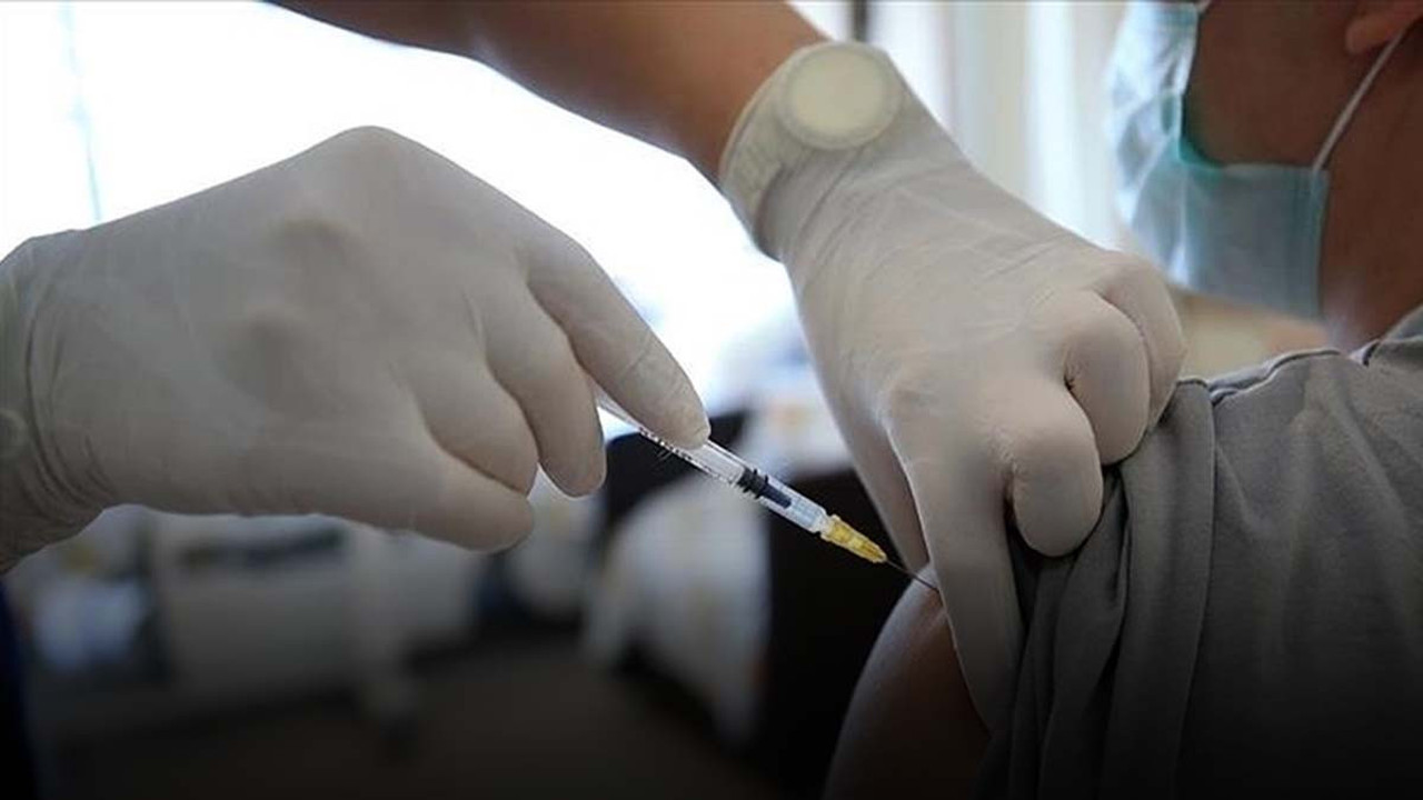 Kovid aşıları kalp krizine neden oluyor mu? Prof. Tevfik Özlü’den aşı spekülasyonlarına bilimsel yanıt