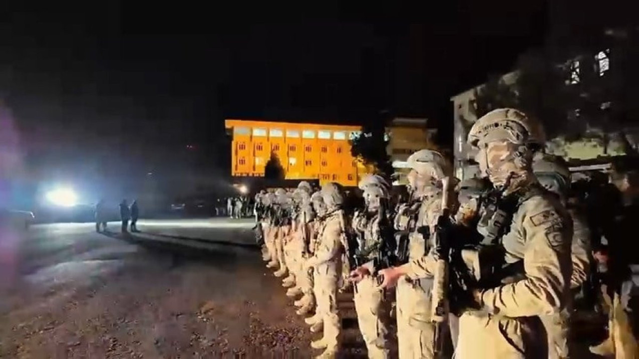 Diyarbakır'da 1 milyon 400 bin kök Hint keneviri ve skunk ele geçirildi