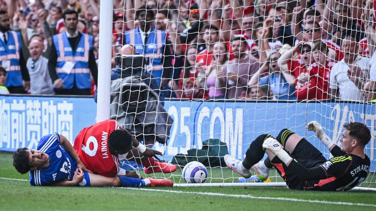 Maçta direğe çarparak yaralanmıştı! Taiwo Awoniyi ölüm riski nedeniyle suni komaya alındı