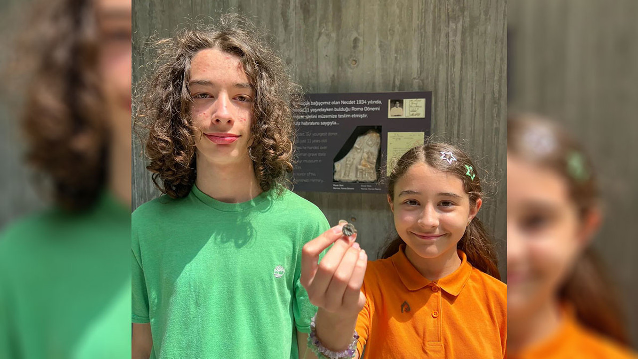 Çanakkale'de buldukları yüzük mührü müzeye teslim ettiler