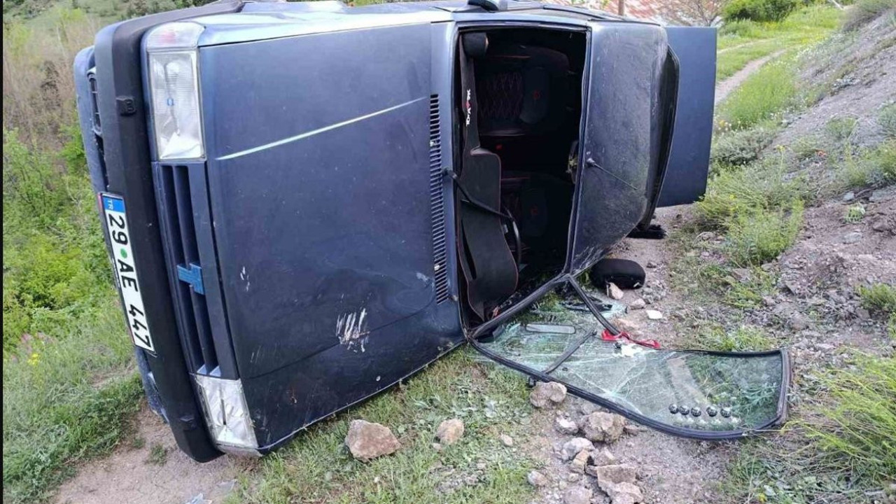 Gümüşhane’de otomobil devrildi: 4 kişi yaralandı