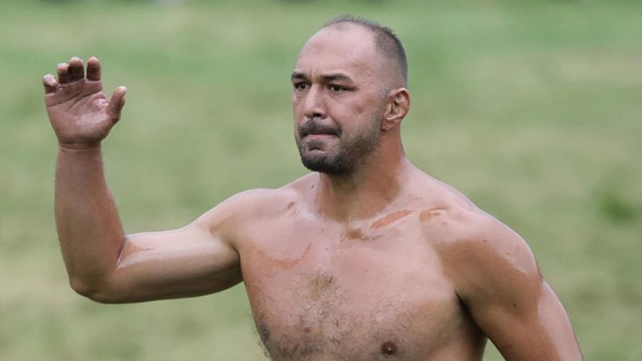 Hakemlere hakaret eden başpehlivan özür diledi!