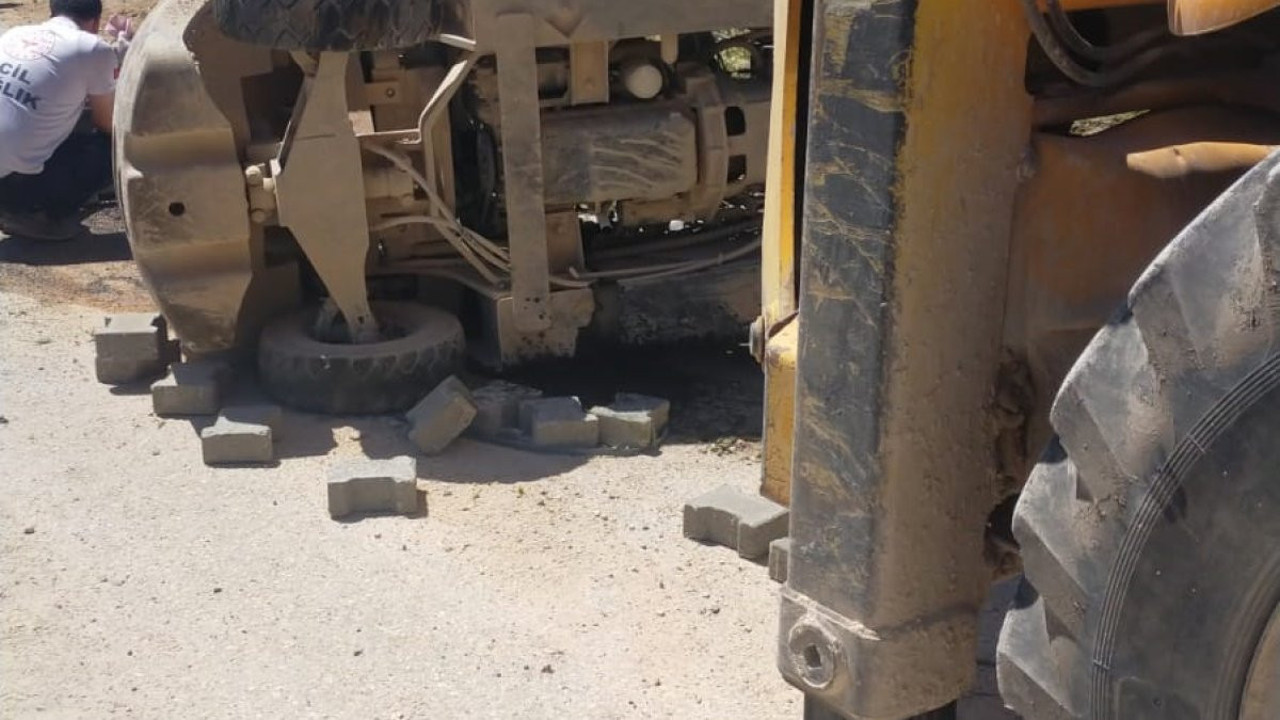 Mardin'de devrilen forkliftin sürücüsü öldü
